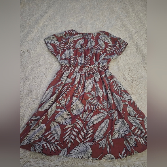 Women's dress - Picture 2 of 2